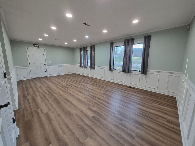 More Photos Of 1600 Elm St, Sanford Office For Lease