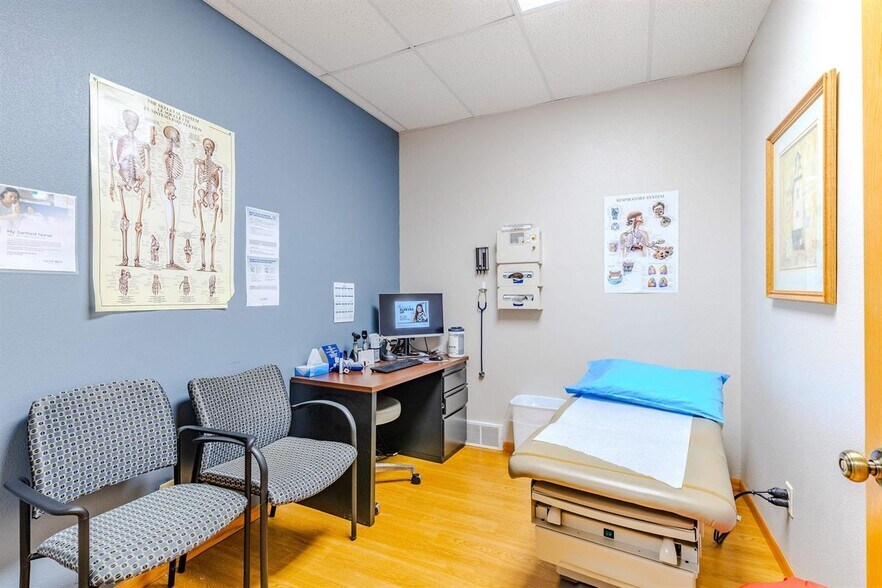 More Photos Of 215 Market St, Lake Park Office For Sale