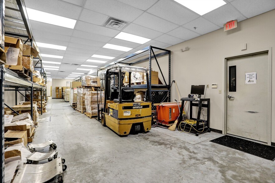 More Photos Of 7375 Adrianne Pl, Bartlett Light Distribution For Lease