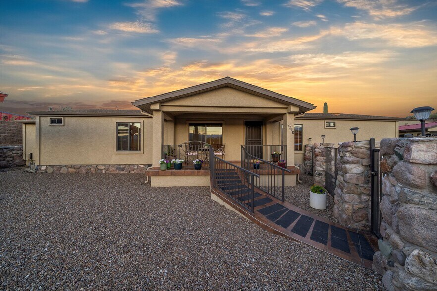 More Photos Of 706 N Old Hwy 77, Mammoth Restaurant For Sale