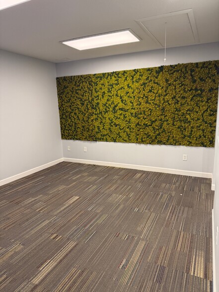More Photos Of 38 Westwoods Dr, Liberty Office For Lease