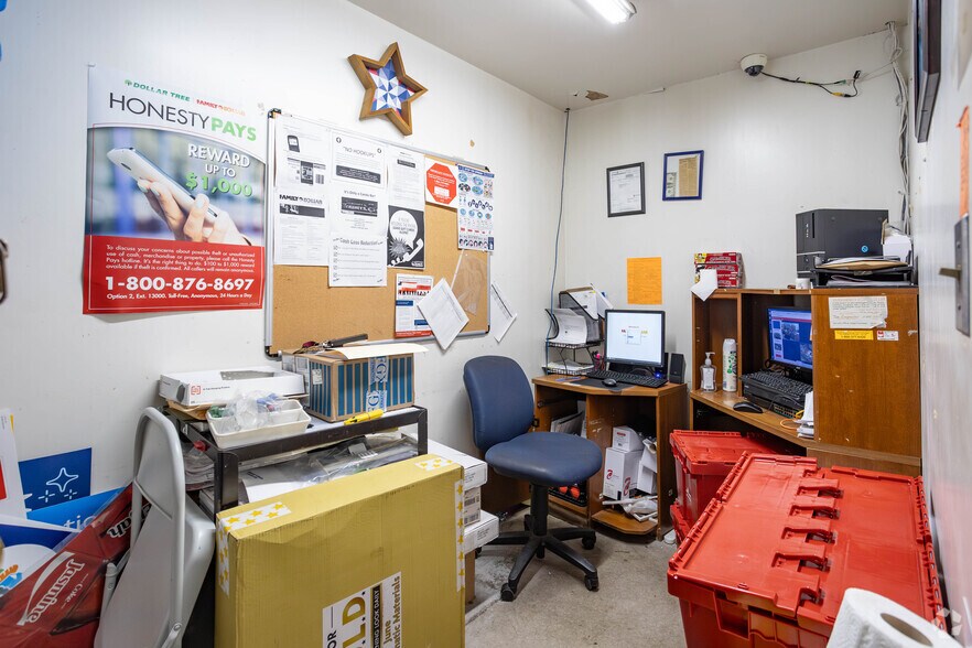 More Photos Of 45 8th St, Midland General Retail For Sale