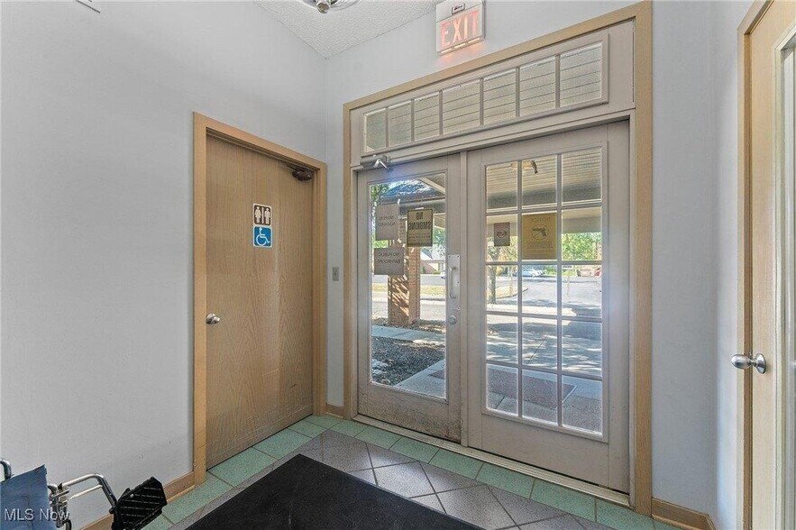 More Photos Of 925 Trailwood Dr, Youngstown Medical For Sale
