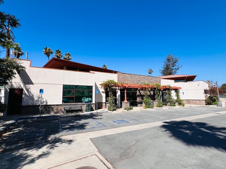 More Photos Of 2693 E Washington Blvd, Pasadena Medical For Lease