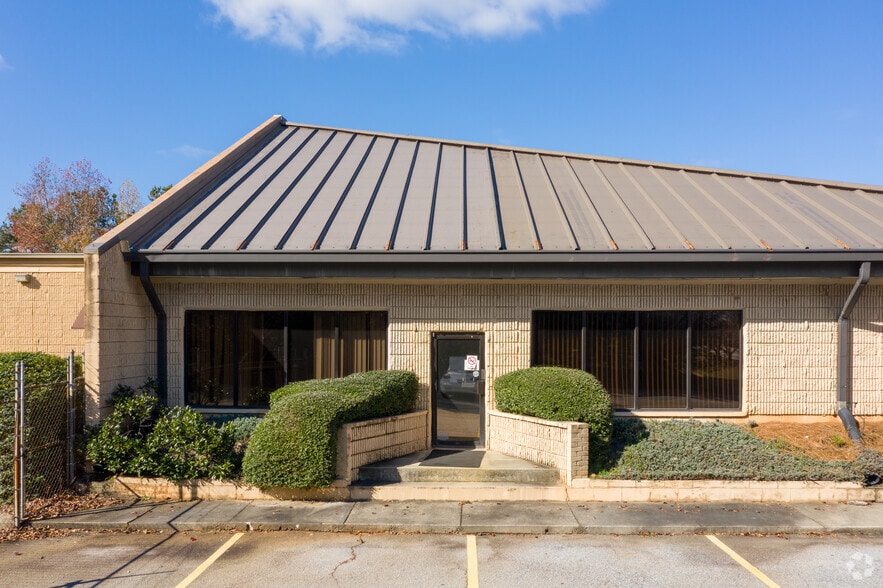More Photos Of 5205 Snapfinger Woods Dr, Decatur Light Distribution For Lease