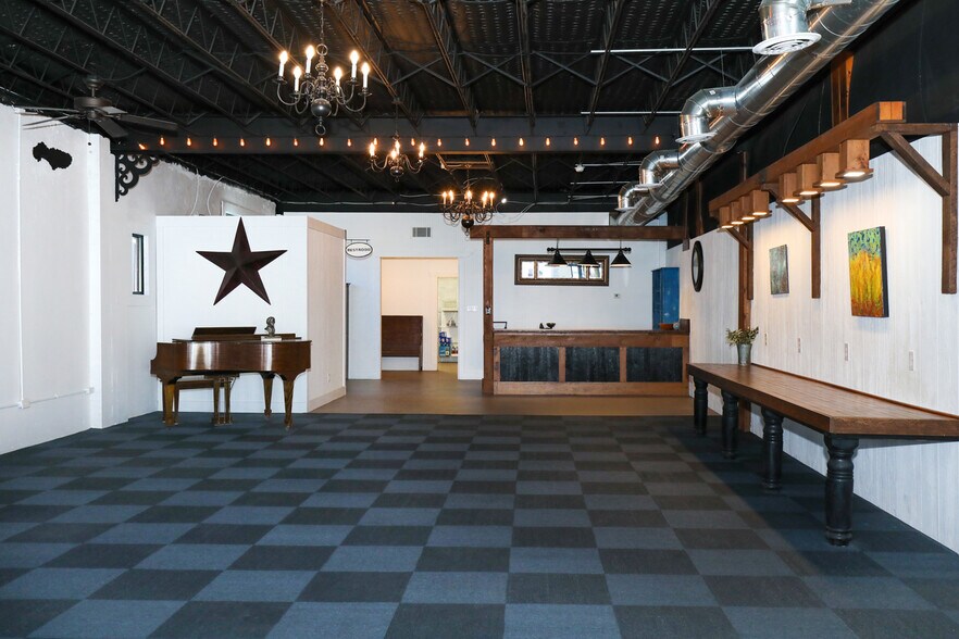 More Photos Of 11 N Sage St, Toccoa Freestanding For Lease