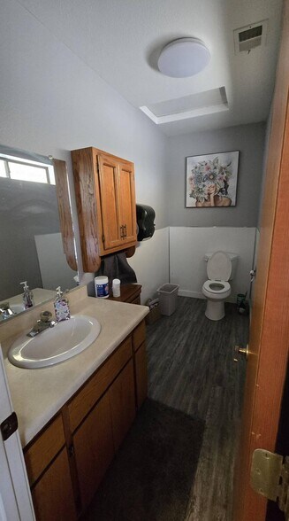 More Photos Of 2215 N Fresno St, Fresno Medical For Sale