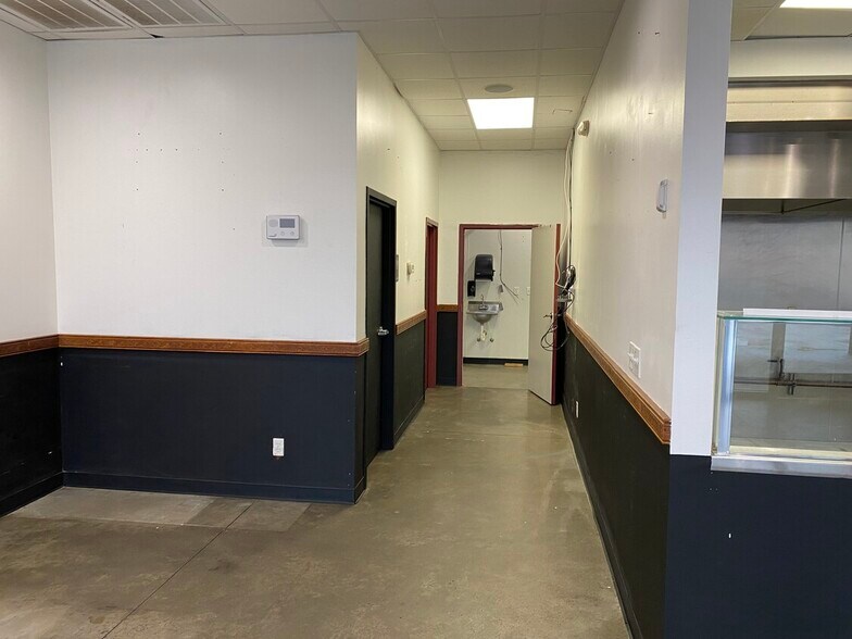 More Photos Of 407 N York St, Muskogee Freestanding For Lease