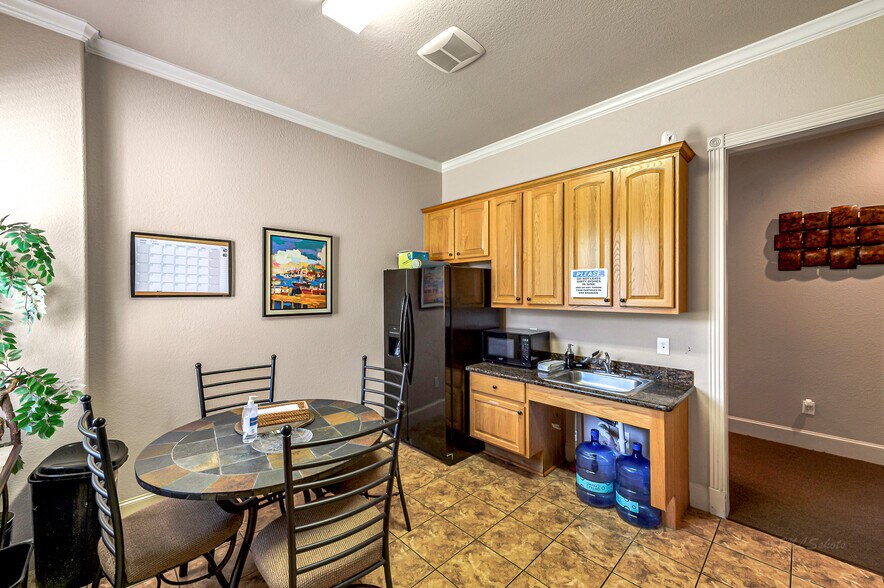 More Photos Of 1846 Snake River Rd, Katy Medical For Lease