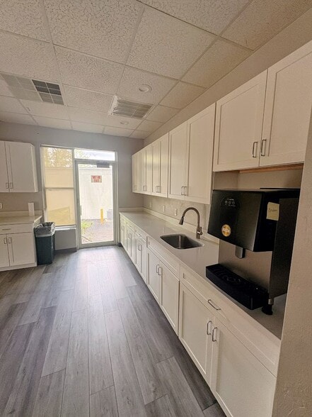 More Photos Of 6020 NW 4th Pl, Gainesville General Retail For Lease