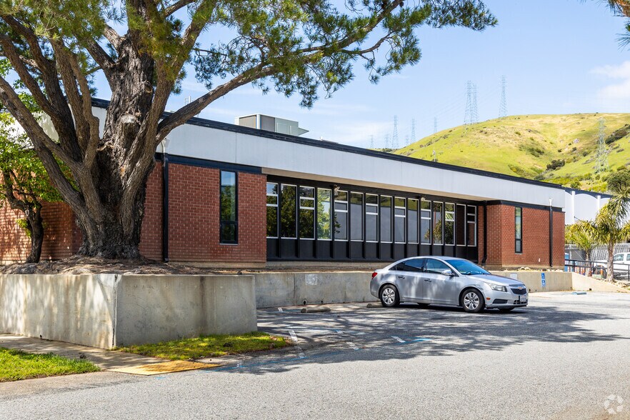 More Photos Of 430 Valley Dr, Brisbane Warehouse For Lease