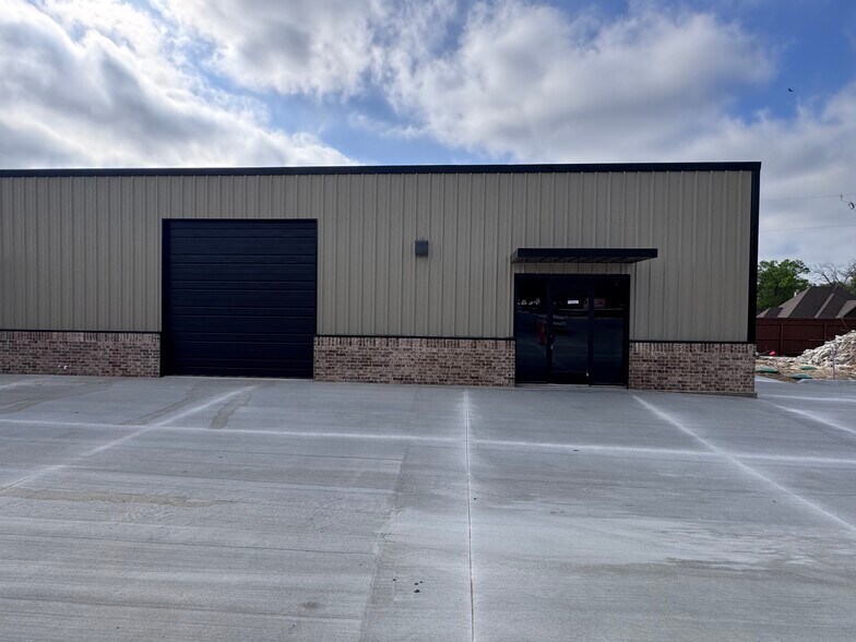 Primary Photo Of 13010 S FM 730, Azle Flex For Lease