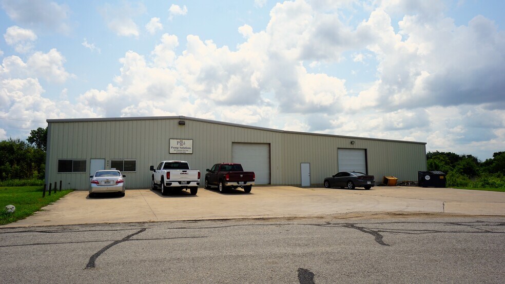 More Photos Of 806 Tradesmens Park Loop, Hutto Warehouse For Lease