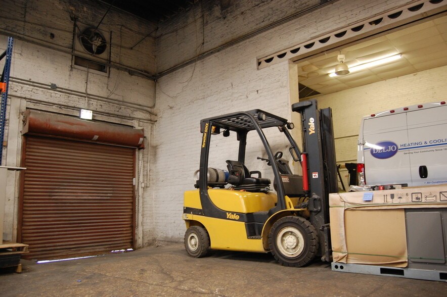 More Photos Of 2700 N Campbell Ave, Chicago Warehouse For Lease