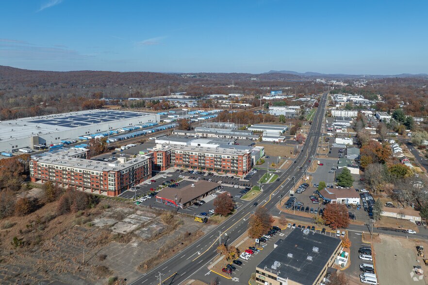 More Photos Of 441-447 Washington Ave, North Haven Apartments For Lease