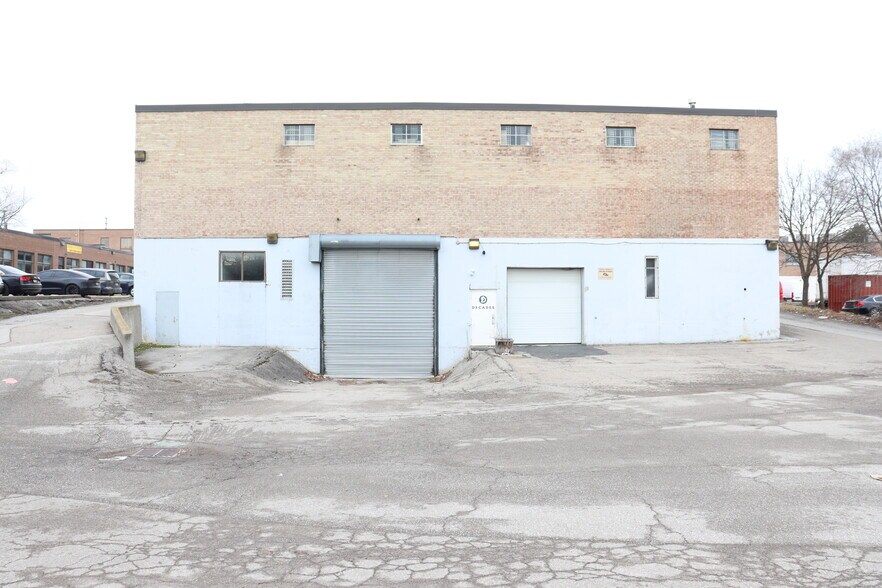 More Photos Of 790 Dundas St E, Mississauga Flex For Lease