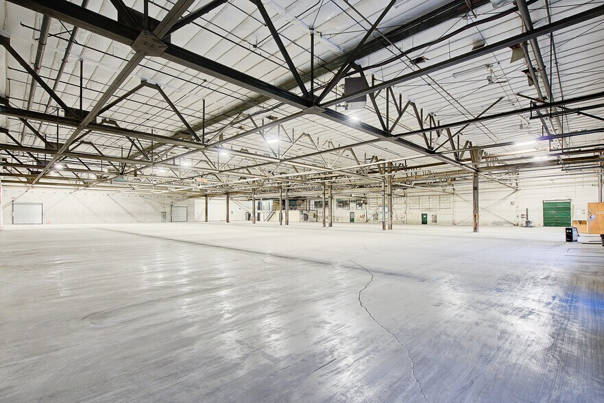 More Photos Of 1375 Rue Brouillette, Saint-hyacinthe Manufacturing For Lease