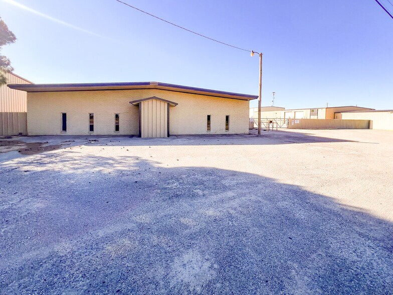 More Photos Of 6610 E Hwy 80 & 6618 E Hwy 80, Midland Industrial For Sale