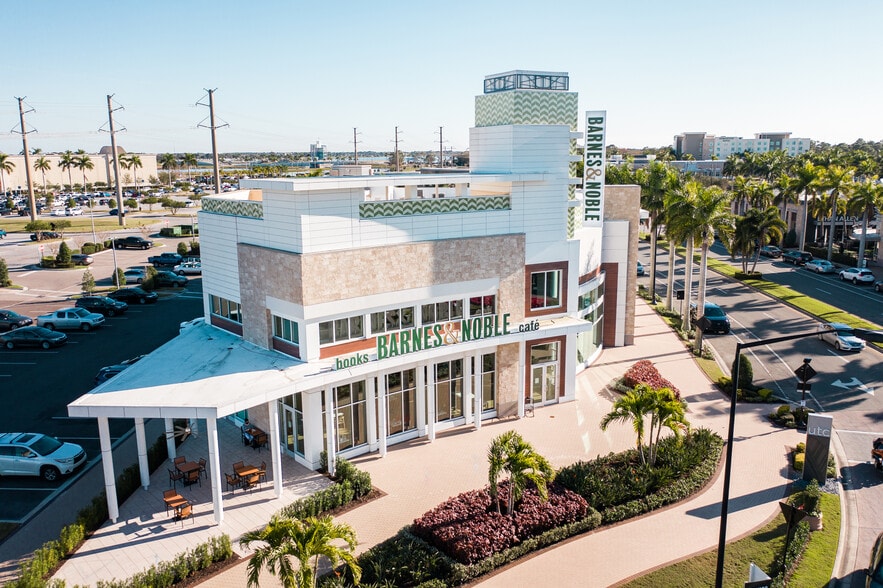 More Photos Of 101 N Cattlemen Rd, Sarasota Unknown For Lease