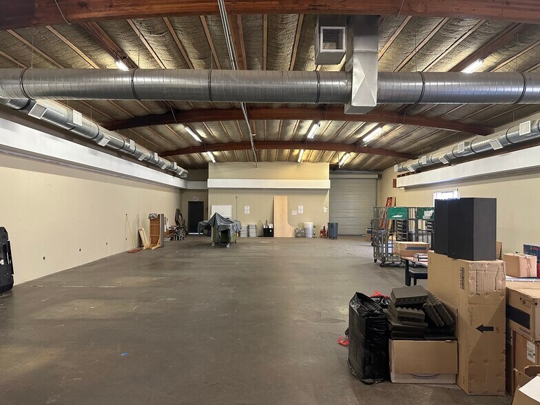 More Photos Of 19779 Bahama St, Northridge Warehouse For Lease