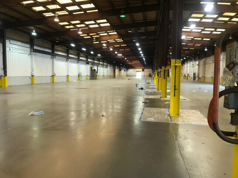 More Photos Of 417 N Arch St, Milton Warehouse For Lease