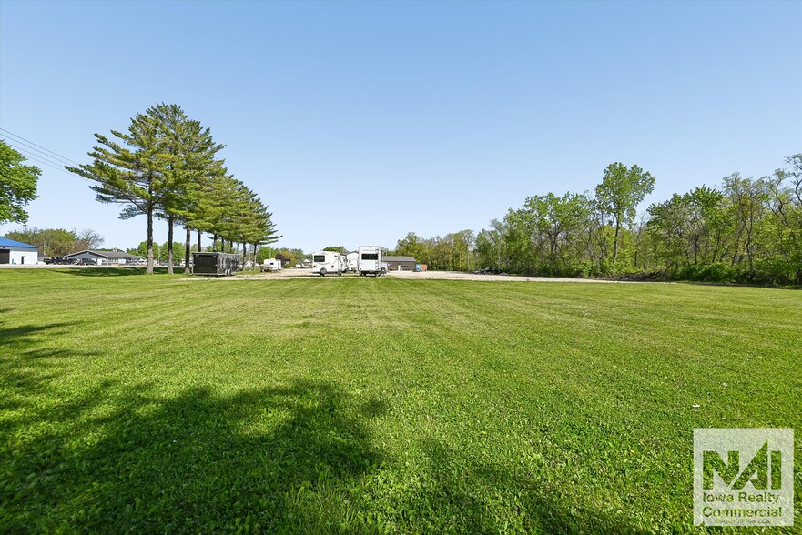 More Photos Of 520 Franklin St, Center Point Industrial For Sale