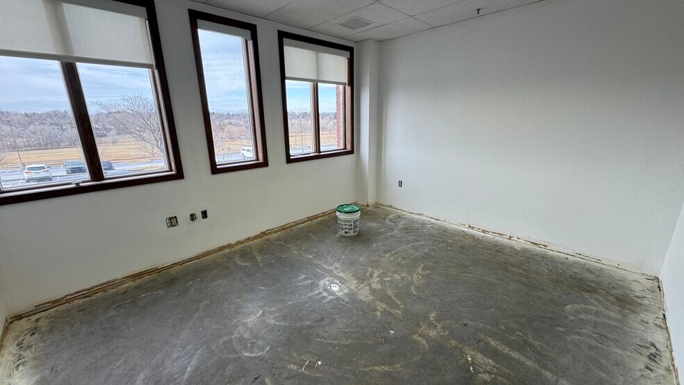 More Photos Of 2925 William Penn Hwy, Easton Office For Lease
