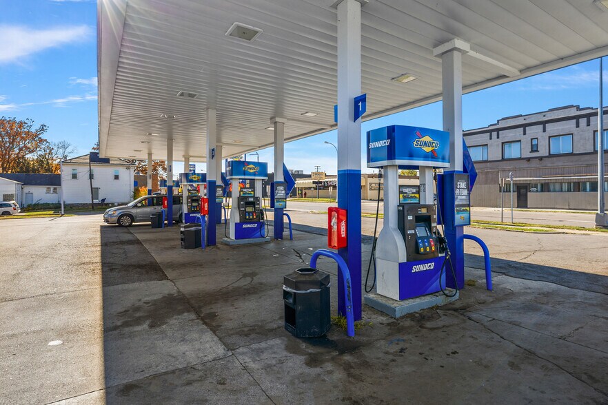 More Photos Of 186 N Gratiot Ave, Mount Clemens Service Station For Sale