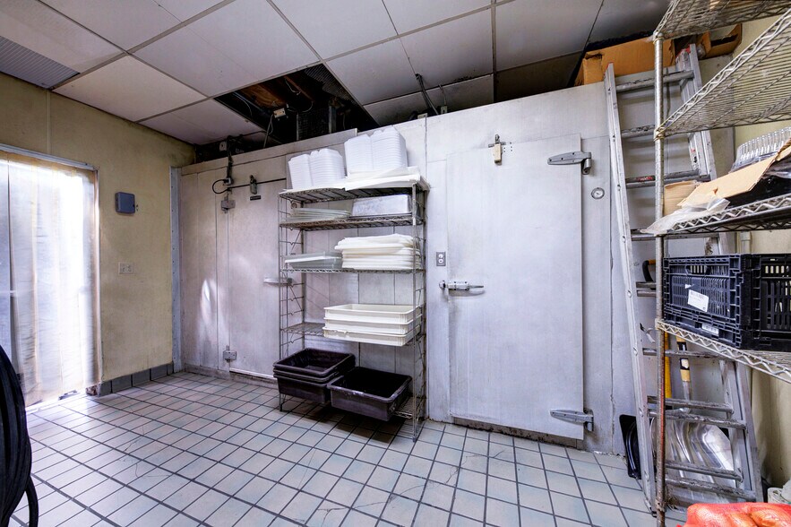 More Photos Of 1744 Biddle Ave, Wyandotte General Retail For Sale