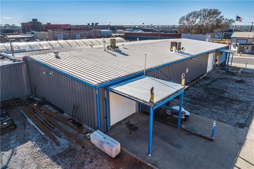 More Photos Of 701 S 8th St, Saint Joseph Light Distribution For Lease