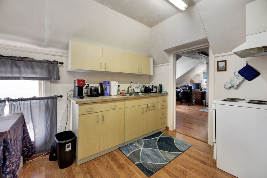 More Photos Of 1063 Beach Ave, Marysville Warehouse For Sale