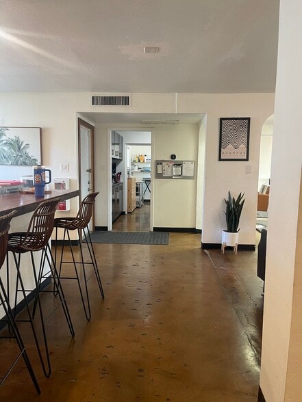More Photos Of 2546 E Indian School Rd, Phoenix Storefront Retail Office For Lease