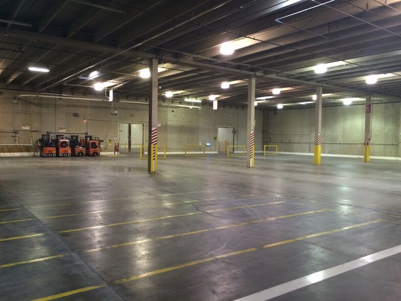 More Photos Of 816 E Funston St, Wichita Warehouse For Lease