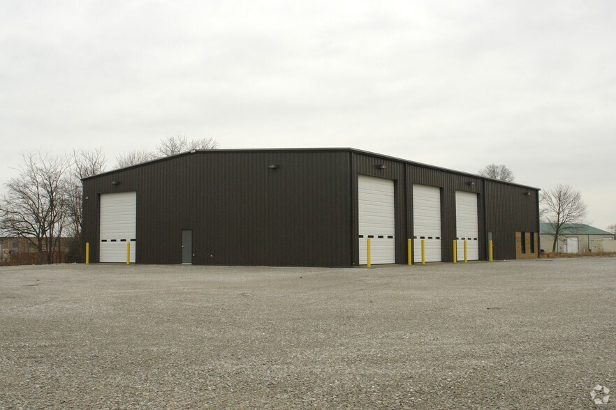 More Photos Of 1234 Bringham Dr, Sellersburg Warehouse For Sale