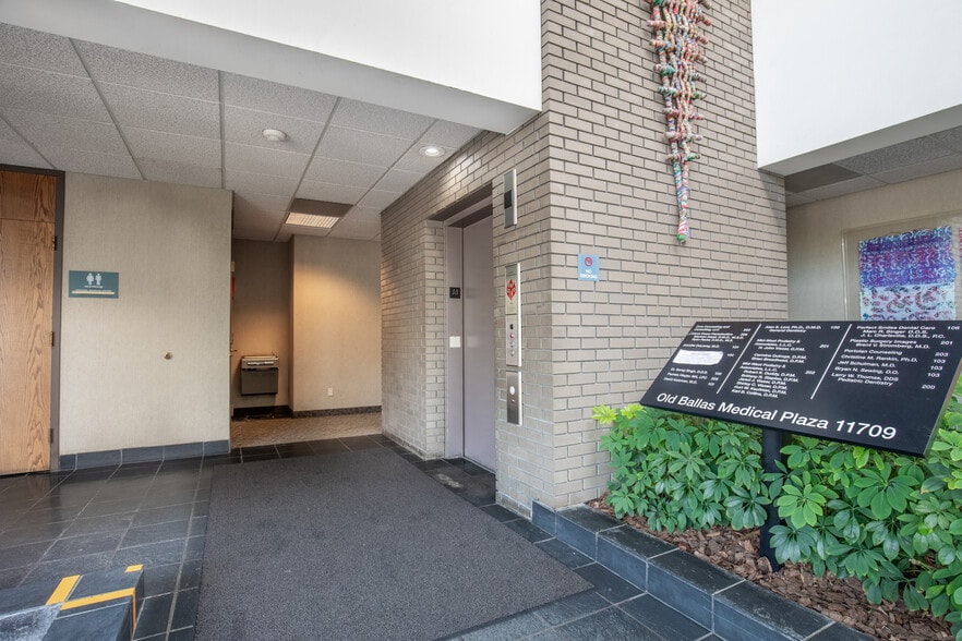 More Photos Of 11709 Old Ballas Rd, Saint Louis Medical For Sale