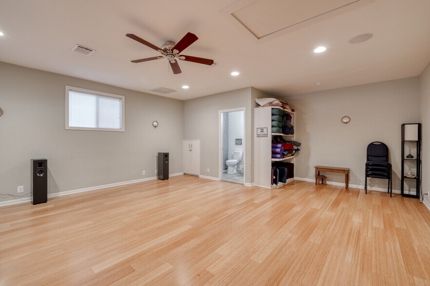 More Photos Of 13803 Ann Pl, Austin Office For Sale