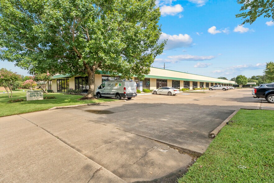 More Photos Of 11200-11248 Wilcrest Green Dr, Houston Unknown For Lease