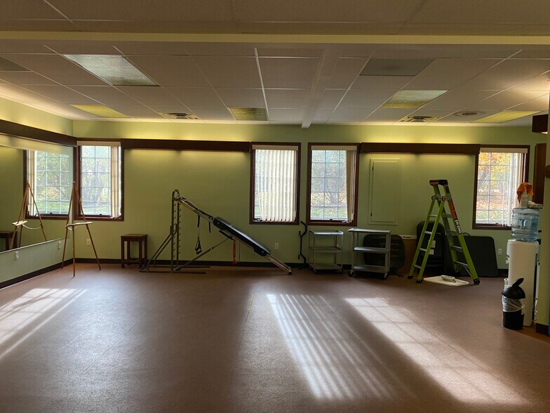 More Photos Of 1720 Abbey Rd, East Lansing Medical For Sale