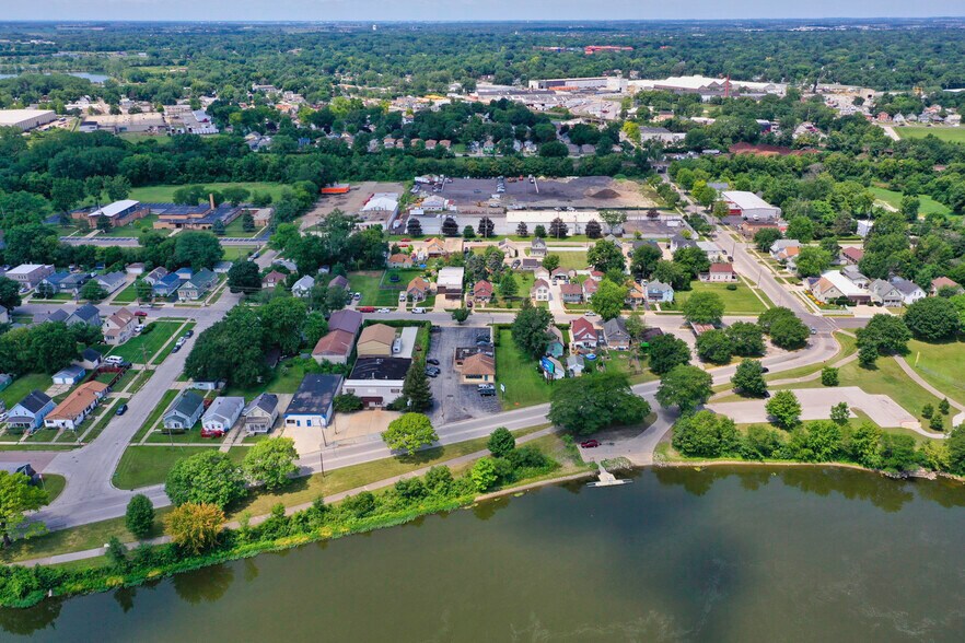 More Photos Of 835 S River St, Aurora Restaurant For Sale