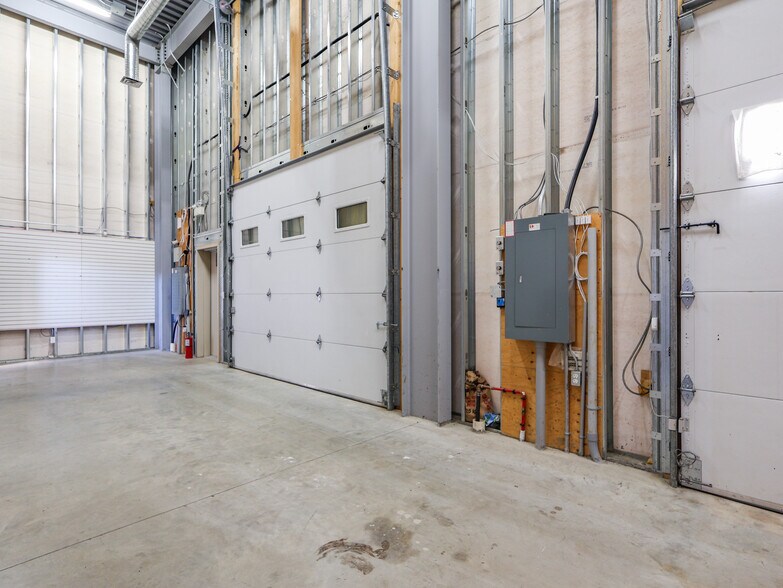 More Photos Of 4805 75 St, Stettler Storefront Retail Office For Sale