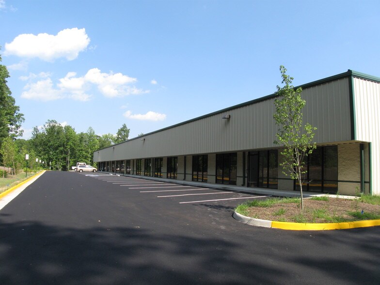 More Photos Of 12101-12121 Wilfong Ct, Midlothian Light Distribution For Lease