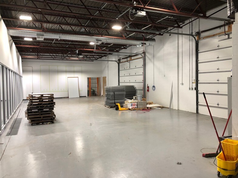 More Photos Of 3755 N Dunlap St, Arden Hills Light Manufacturing For Lease