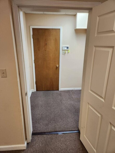 More Photos Of 502 Twin Bridges Rd, Alexandria Self Storage For Lease