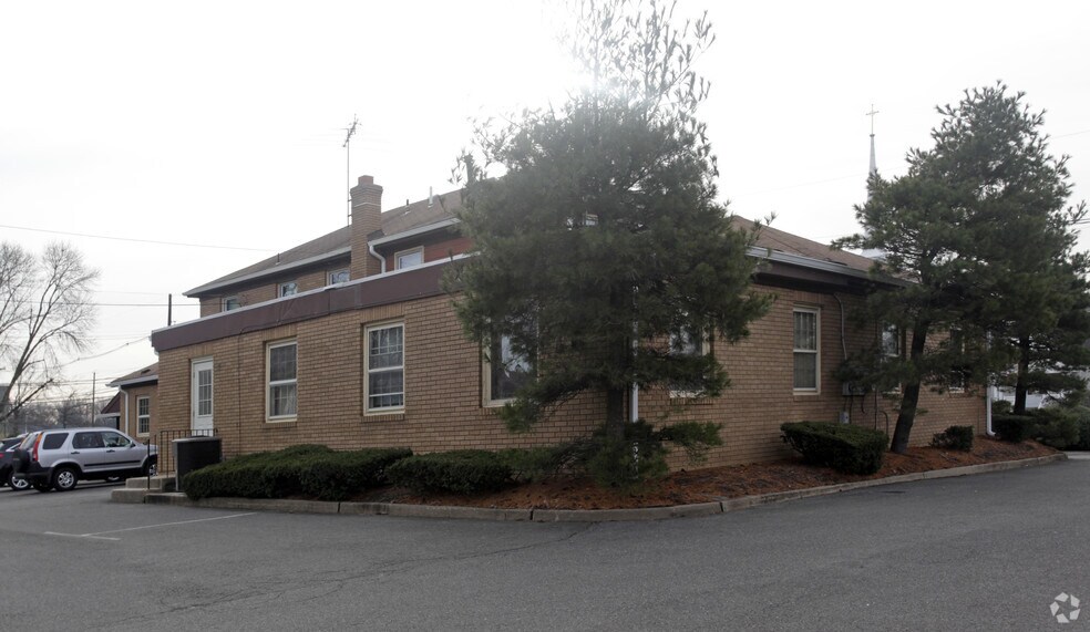 More Photos Of 1034 Marlton Pike E, Cherry Hill Medical For Lease