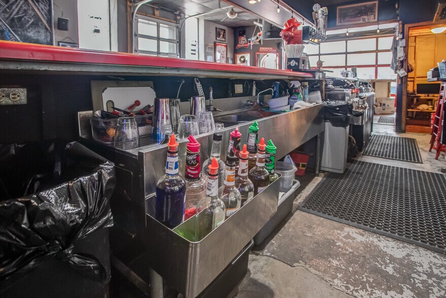 More Photos Of 314 State St, Alton Restaurant For Sale
