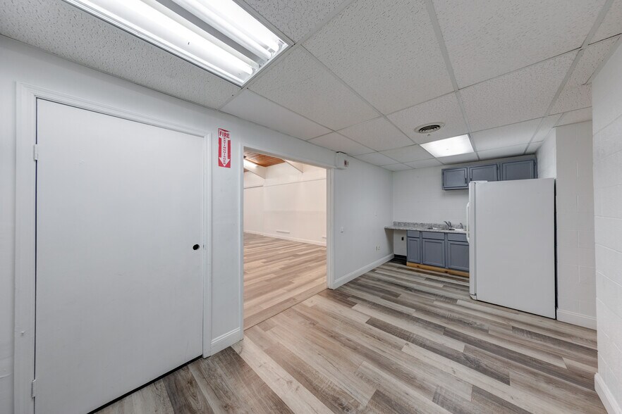 More Photos Of 5218-5230 Keystone Ct, Indianapolis Unknown For Lease