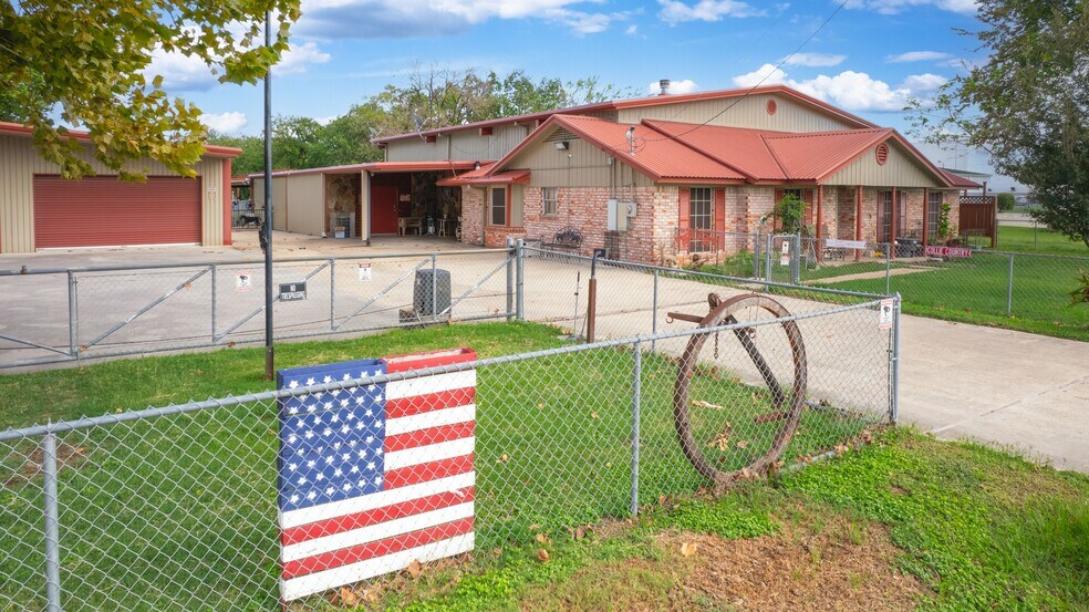 More Photos Of 7438 Wright Rd, Houston Light Distribution For Sale