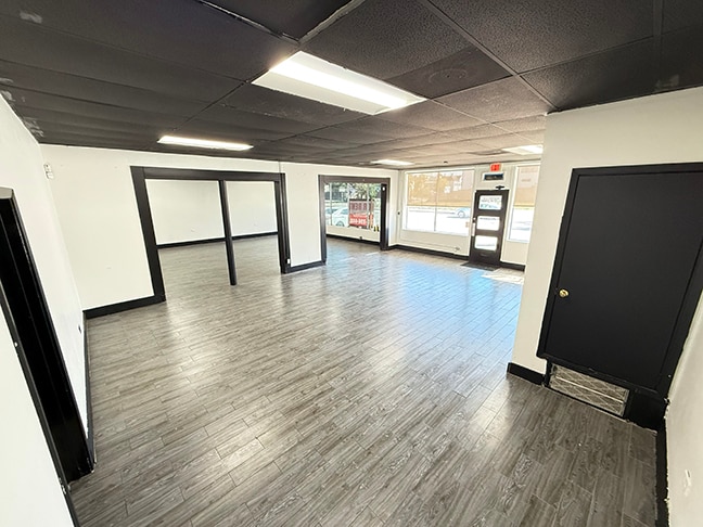 More Photos Of 3800 S Shepherd Dr, Houston Unknown For Lease