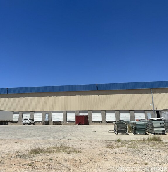 More Photos Of 7000 E Century Park Dr, Tucson Distribution For Lease