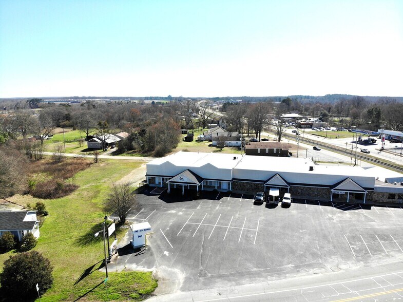 More Photos Of 16 Ila Rd, Commerce Restaurant For Lease